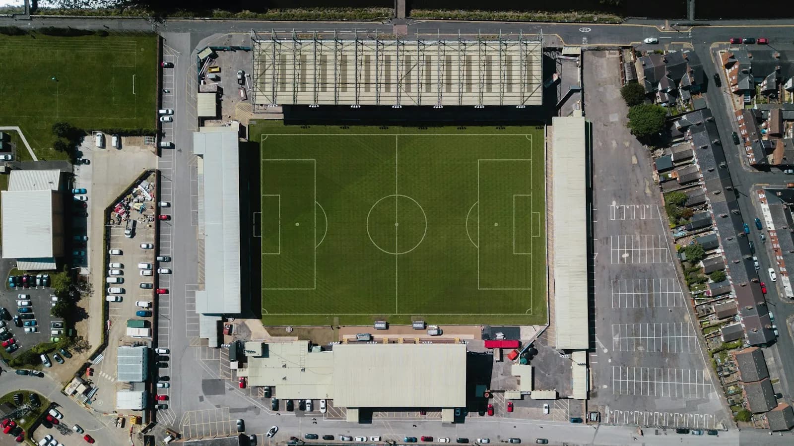 Vista aérea de um campo de futebol